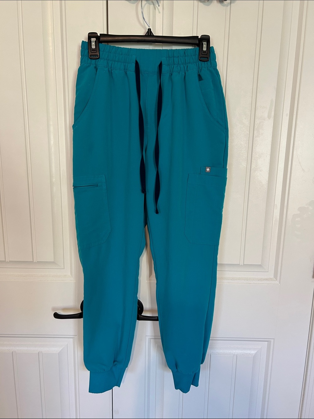 Women’s Figs teal high waisted Uman Jogger Pants  S petite and Montex S top.
